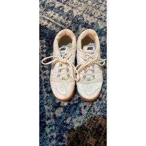 Womens Nike multicourt shoes